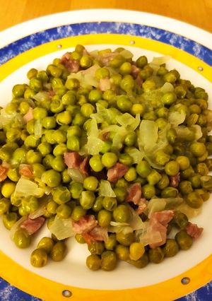 Una foto de Guisantes con jamón