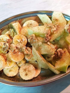 Φωτογραφία της συνταγής Μήλο 🍎 μπανάνα 🍌 με μέλι 🍯 και καρύδια