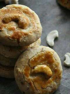 A picture of Peanut butter cookies.