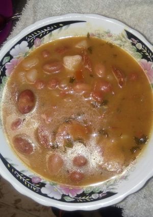 Una foto de Frijoles con papa y chorizo