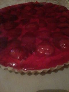 Una foto de Tarta de frutilla y crema chantilly