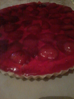 Una foto de Tarta de frutilla y crema chantilly