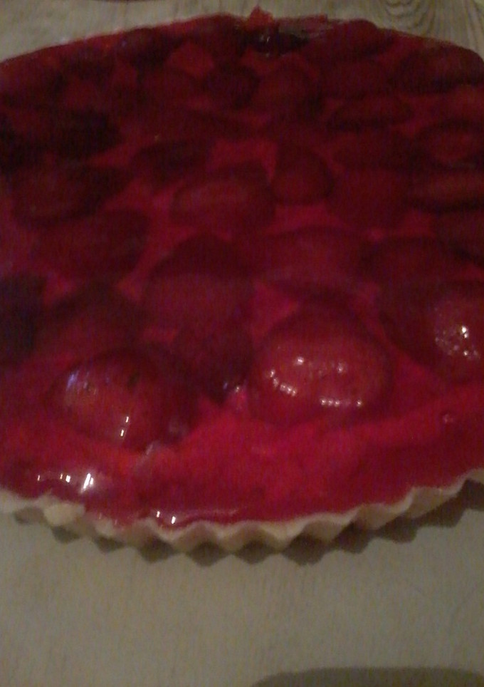 Una foto de Tarta de frutilla y crema chantilly