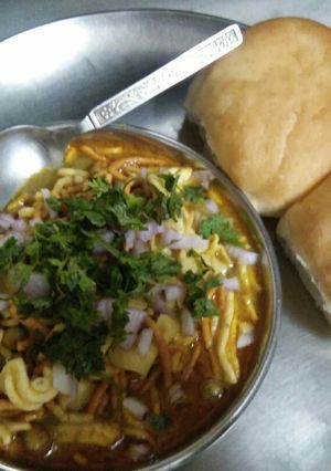 A picture of Misal Pav.