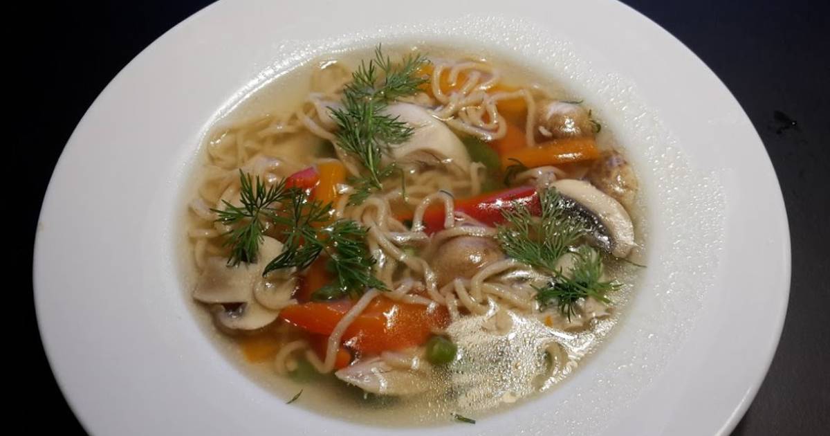 Nudelsuppe Med Kylling Og Masser Af Gr Ntsager Opskrift Af Jette Klinken Cookpad