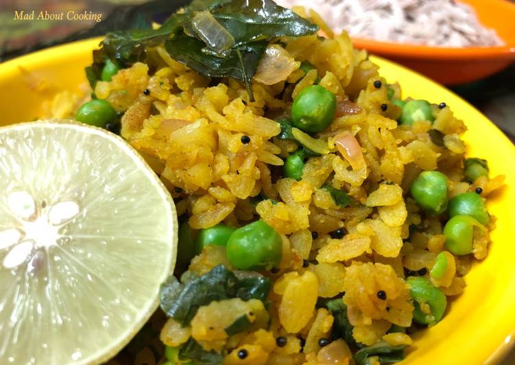 Recipe of Homemade Brown Poha With Peas (Matar Poha) – Healthy Breakfast