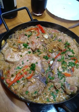 Una foto de Bifes de cerdo con cerveza negra.!!💣💣💣