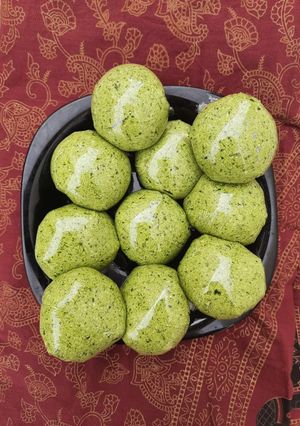 Una foto de Mozzarella vegana de albahaca