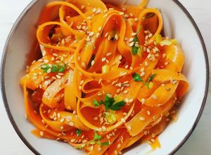 Foto di Insalata di carote alle erbe e limone