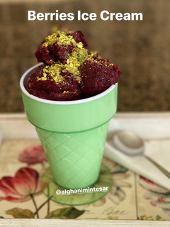 A picture of Berries Ice Cream.