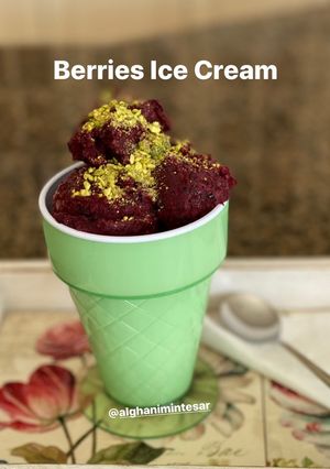 A picture of Berries Ice Cream.