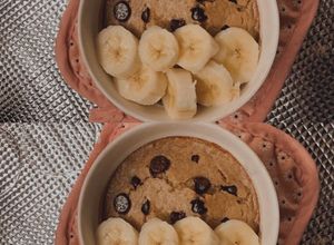 Una foto de Avena horneada | Mug cake