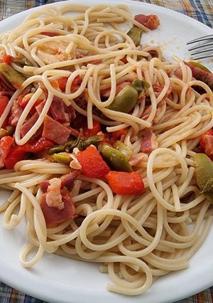 Una foto de Salsa de fiambres con fideos