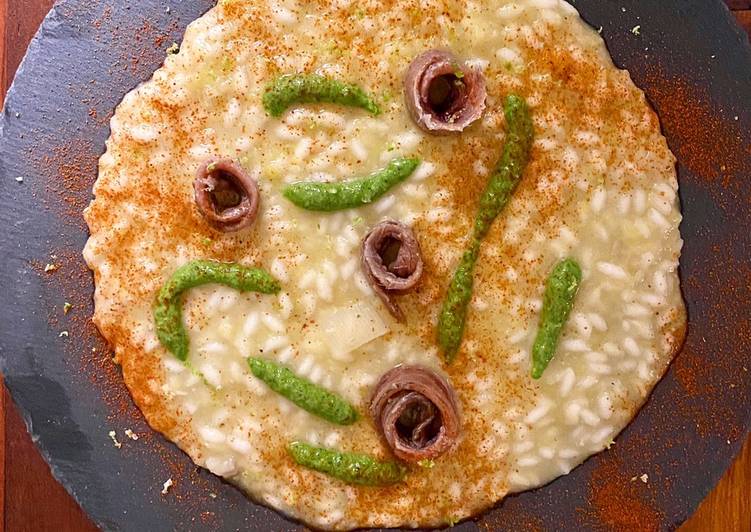 Simple Way to Prepare Perfect Risotto ai porri con acciughe del Cantabrico, pesto di rucola e lime