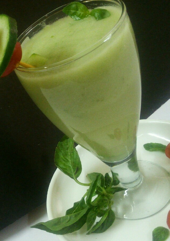 A picture of Spiced cucumber and raw mango cooler.