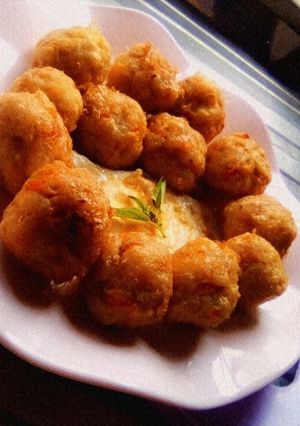 A picture of Yam balls.