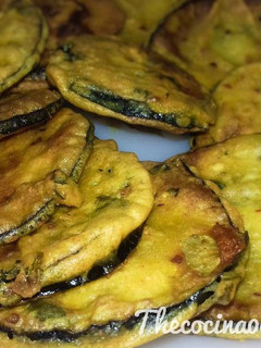Una foto de Berenjenas fritas al toque pakistaní