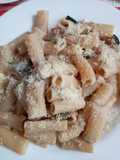 Rigatoni con atún y berenjenas