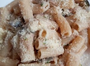 Una foto de Rigatoni con atún y berenjenas