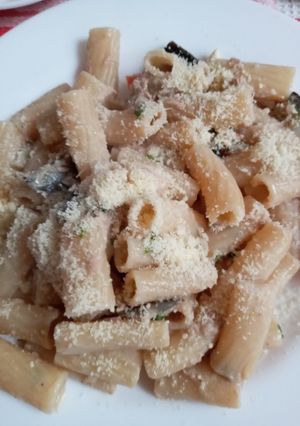 Una foto de Rigatoni con atún y berenjenas