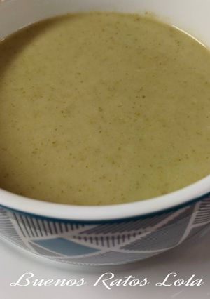 Foto principal de Crema ligera de lechuga en Monsieur Cuisine Plus