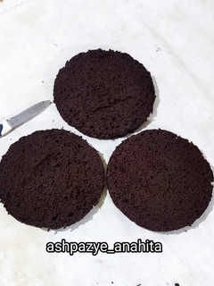 عکسی از دستور 🥮کیک اسفنجی شکلاتی 3تخم مرغی🥚