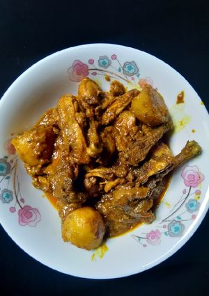দেশি চিকেন ভুনা আলু দিয়ে রেসিপির প্রধান ছবি