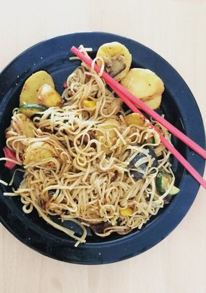 Una foto de Noodles de arroz con verduras