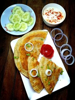 চিকেন স্টাফ লাচ্ছা পরোটা Chicken stuffed laccha paratha recipe in Bengali) রেসিপির প্রধান ছবি