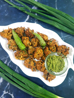 ડુંગળીના ભજીયા (Onion Bhajiya recipe in Gujarati) રેસીપી મુખ્ય ફોટો