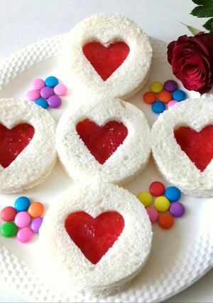 A picture of Heart Shape Bread Jam.