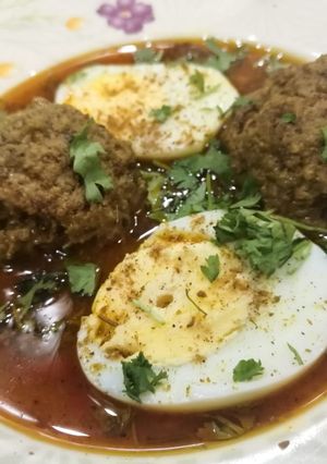 A picture of Beef kofta gravy.