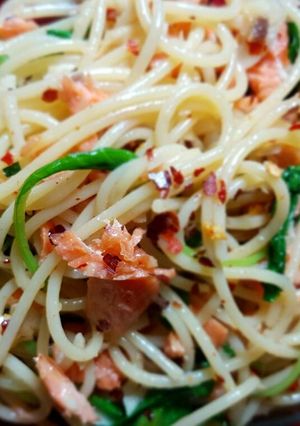 Foto resep Aglio Olio with spinach and salmon