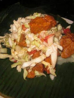 Una foto de Cerdo (chancho) con Yuca
