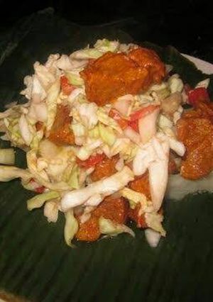Una foto de Cerdo (chancho) con Yuca