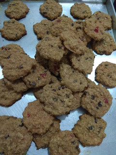 Foto resep Oat choco cherry raisin cookies