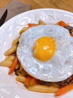 Hình của món Nui Trộn Cà Rốt & Bò Xào Kèm Trứng Ốp La 🍳.