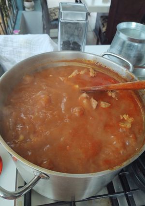 A picture of Pozole Rojo.