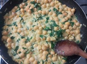 Una foto de Garbanzo con espinaca al curry
