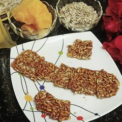 A picture of Roasted Sunflower Seeds Chikki.