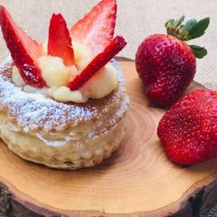 A picture of Cream filled puffs.