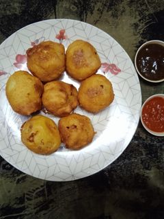 બ્રેડ પકોડા (Bread Pakoda Recipe In Gujarati) રેસીપી મુખ્ય ફોટો