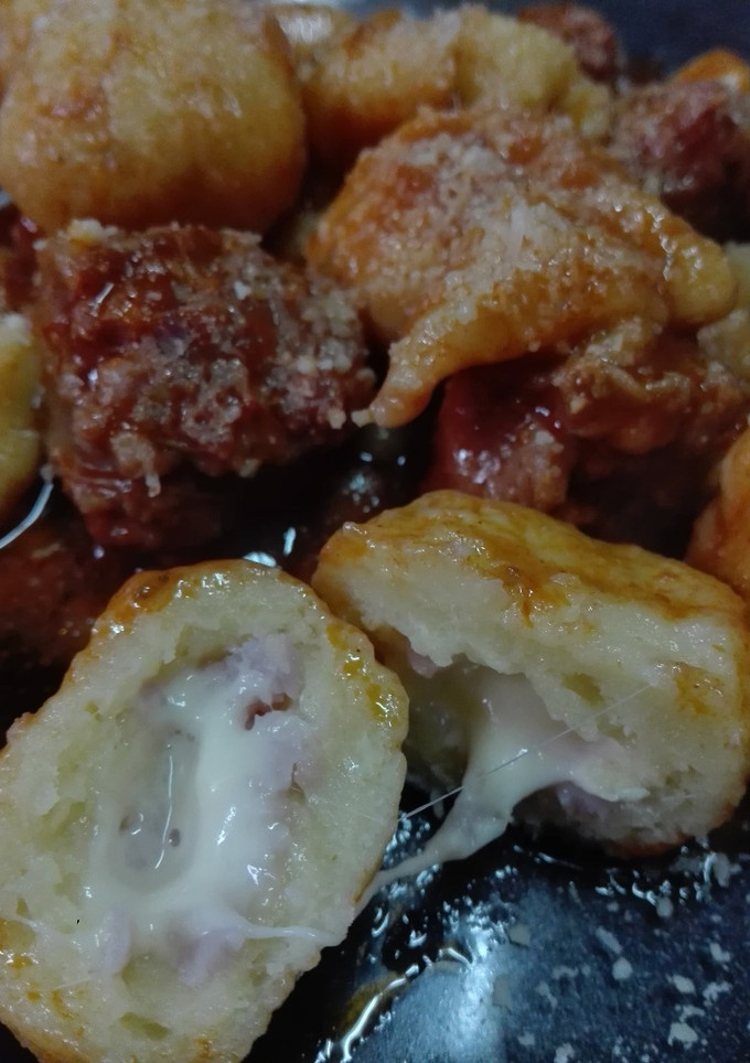 Una foto de Ñoquis rellenos de jamón y queso
