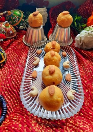 A picture of Besan Ladoo.