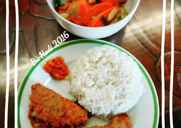 Ayam + Tempe Goreng Balut Telur