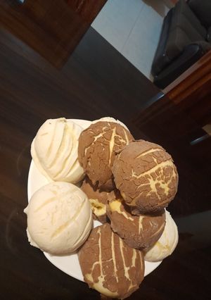 Una foto de Conchas blancas y de chocolate