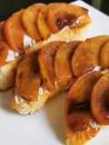 Desayuno pan tostado con manzana y canela