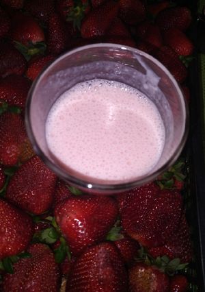Una foto de Batido de leche kefirada con fresas