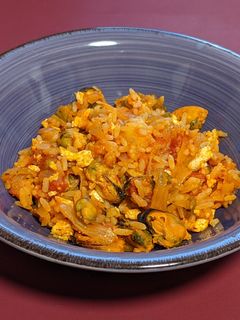 Una foto de Cocina de aprovechamiento: salteado de arroz con mejillones y pisto