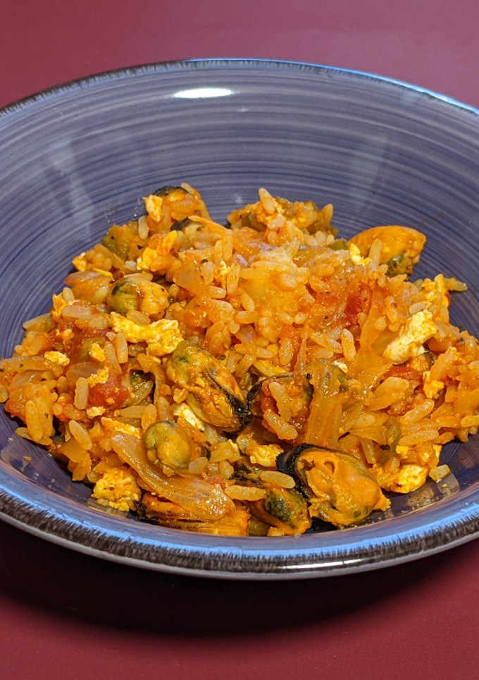 Una foto de Cocina de aprovechamiento: salteado de arroz con mejillones y pisto